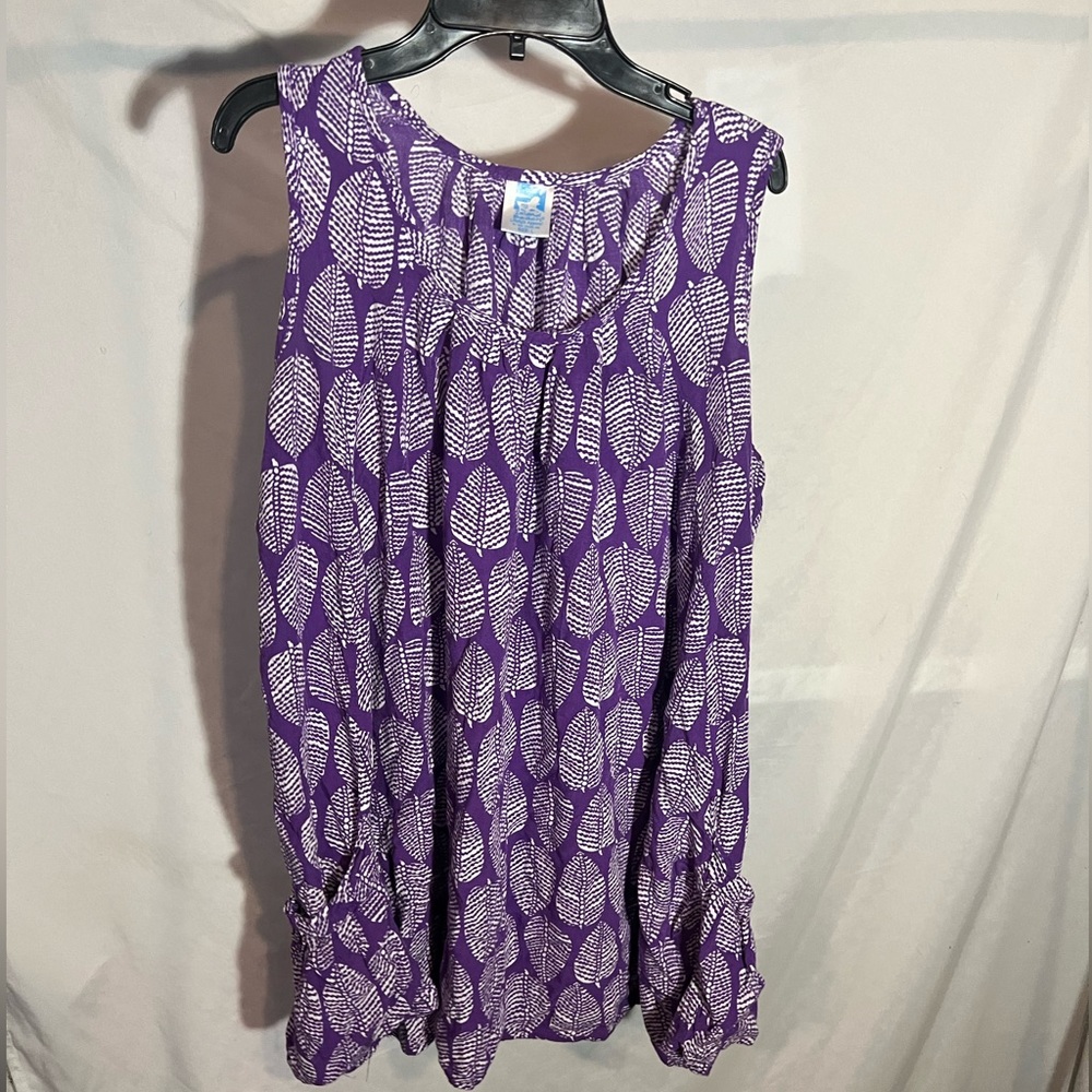 Island beach large purple and white top